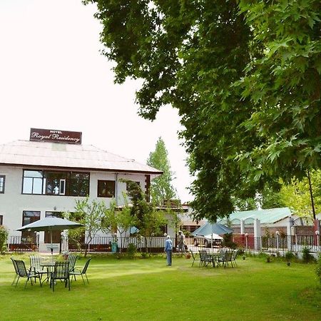 Royal Residency Hotel Srinagar  Bagian luar foto