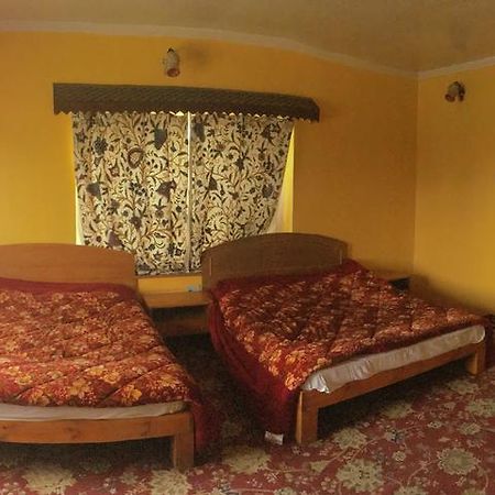 Royal Residency Hotel Srinagar  Bagian luar foto